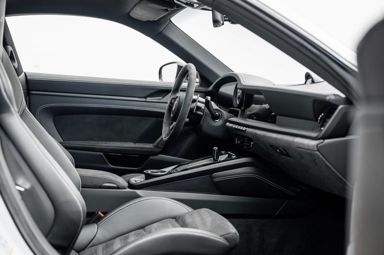 Porsche 992 Carrera GTS