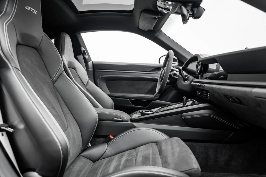 Porsche 992 Carrera GTS