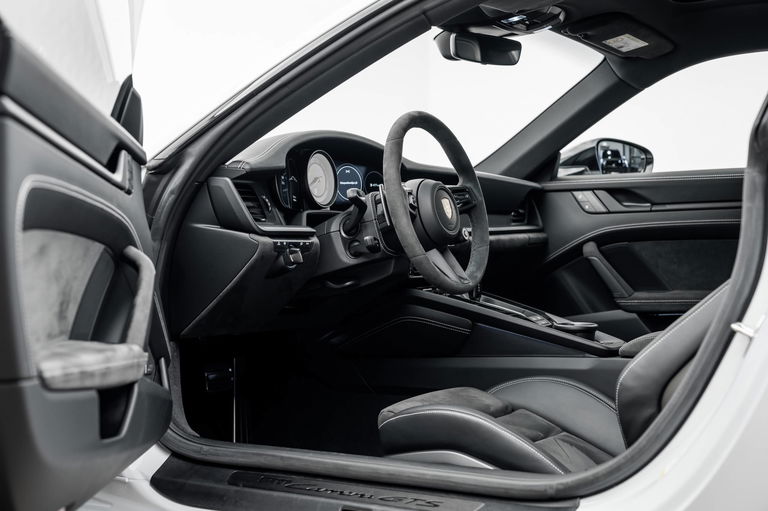 Porsche 992 Carrera GTS