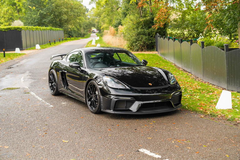Porsche 718 Cayman GT4