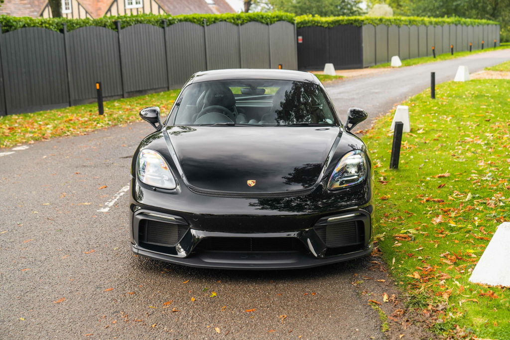 Porsche 718 Cayman GT4