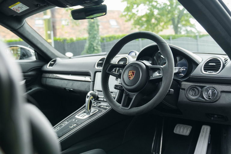 Porsche 718 Cayman GT4