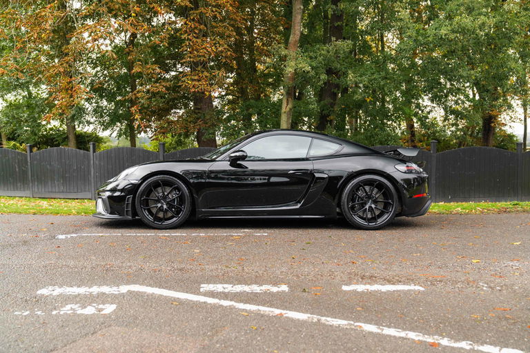 Porsche 718 Cayman GT4