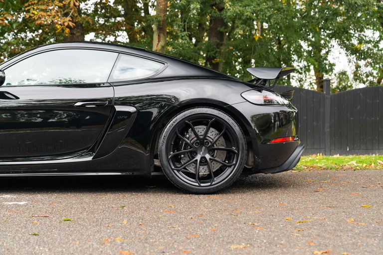 Porsche 718 Cayman GT4