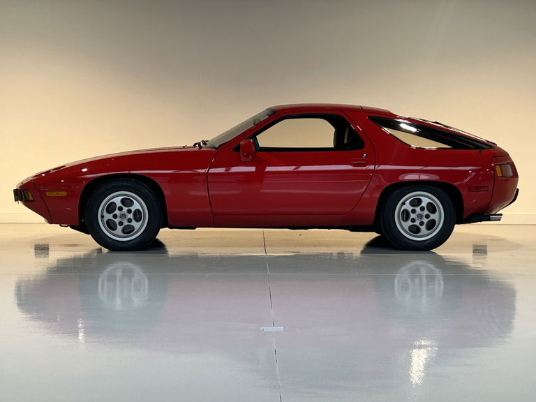 Porsche 928