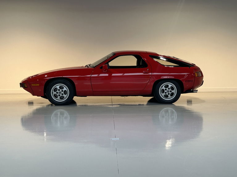 Porsche 928