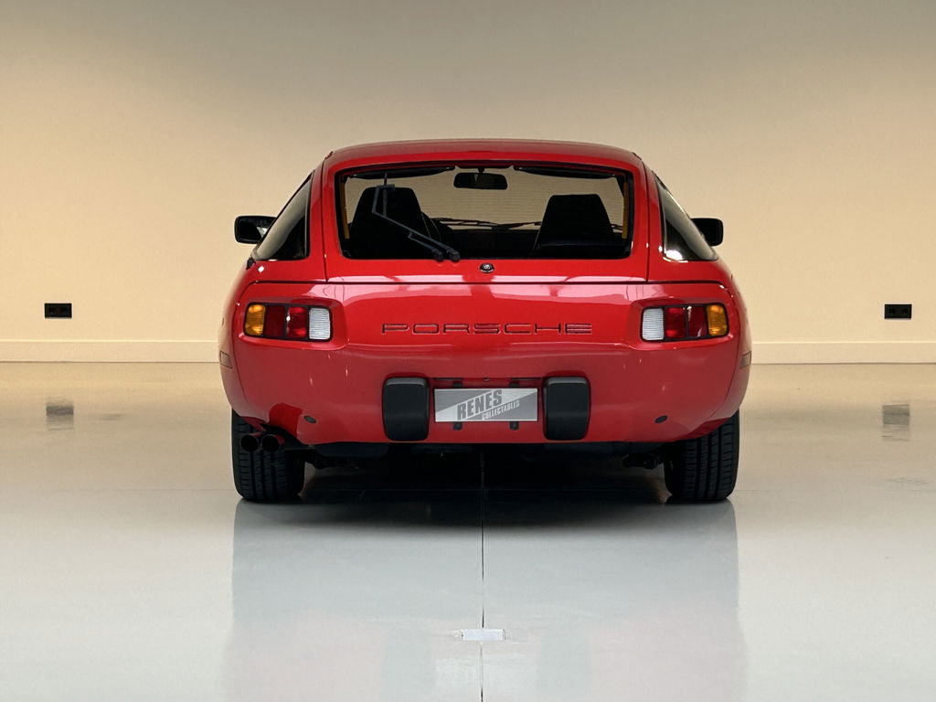 Porsche 928
