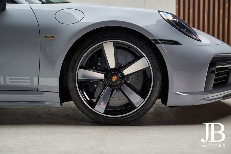 Porsche 992 Sport Classic