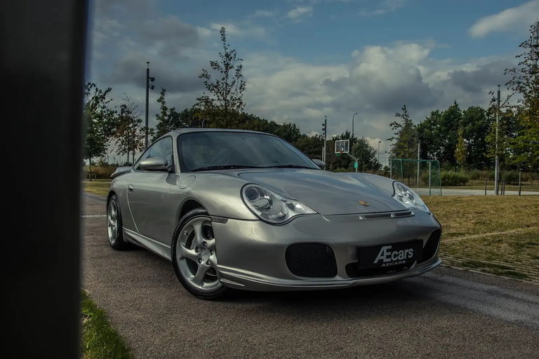 Porsche 996 Carrera 4