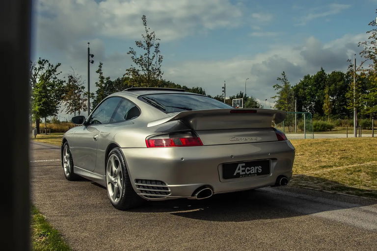 Porsche 996 Carrera 4