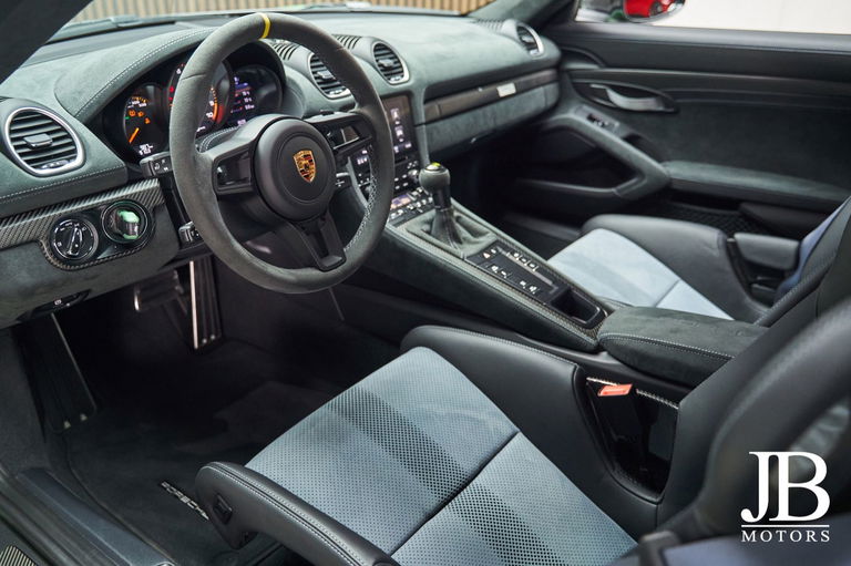 Porsche 718 Cayman GT4 RS