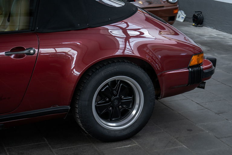 Porsche 911 Carrera 3.2 (US)