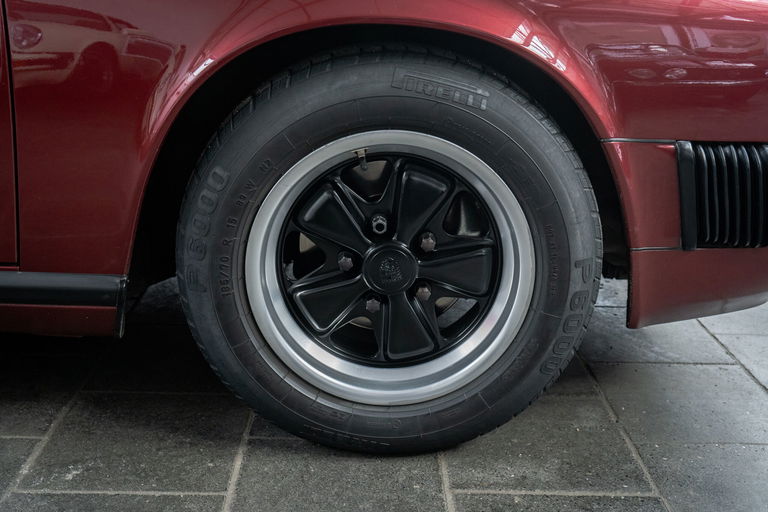 Porsche 911 Carrera 3.2 (US)