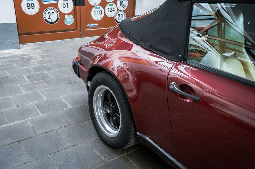 Porsche 911 Carrera 3.2 (US)