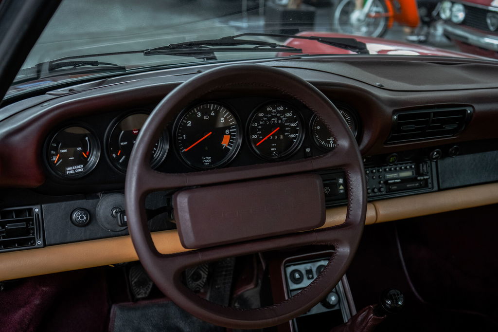 Porsche 911 Carrera 3.2 (US)