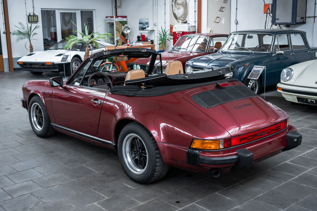 Porsche 911 Carrera 3.2 (US)