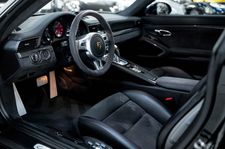 Porsche 991.2 Carrera GTS