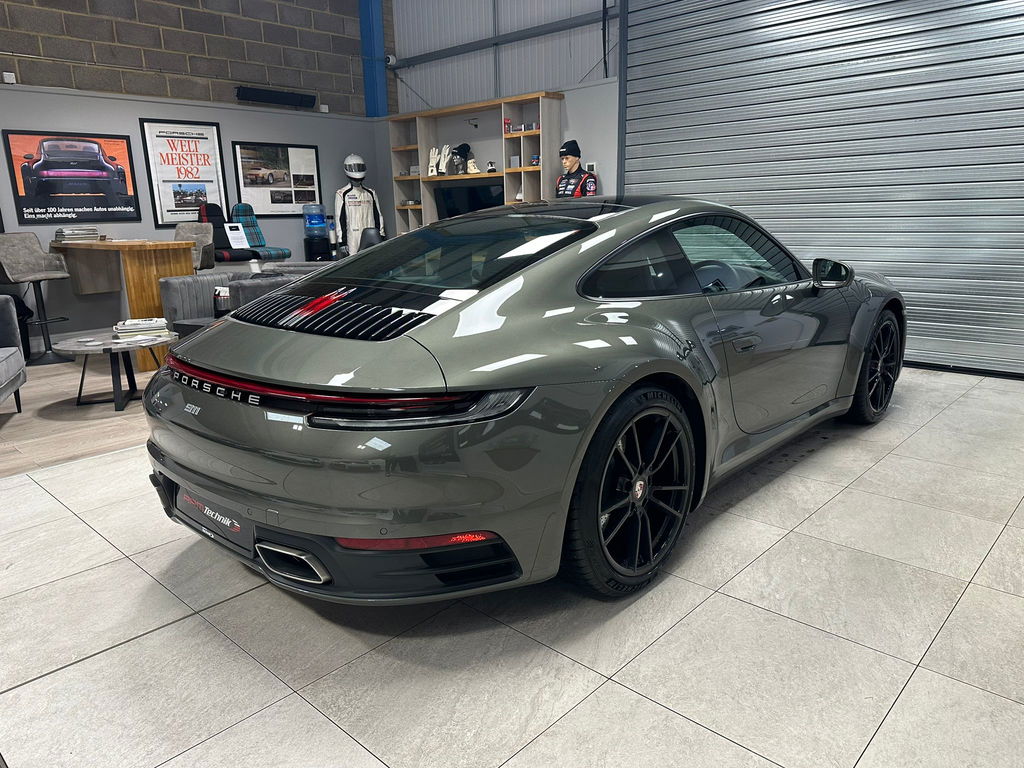 Porsche 992 Carrera
