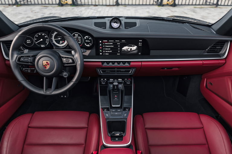 Porsche 992 Carrera 4 GTS