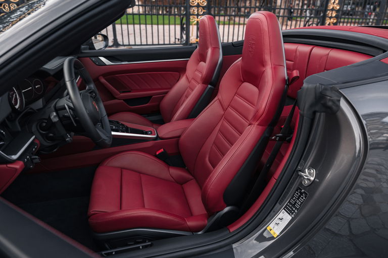 Porsche 992 Carrera 4 GTS