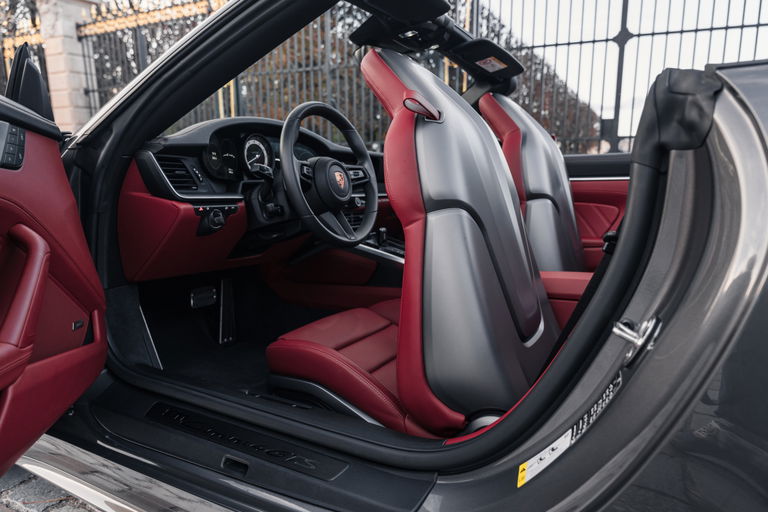 Porsche 992 Carrera 4 GTS