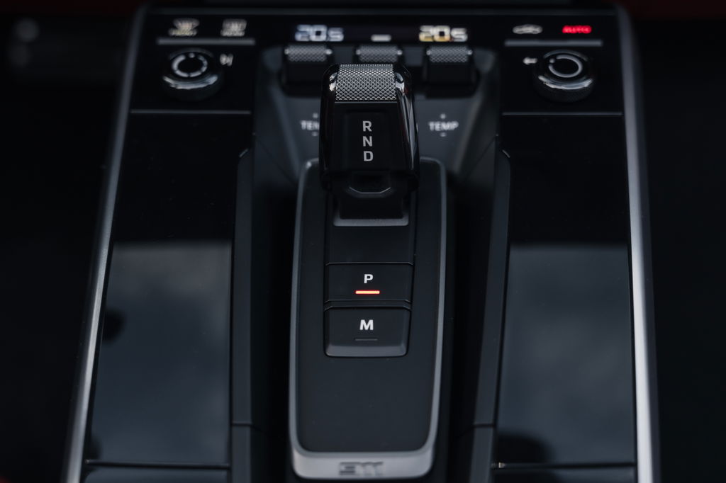 Porsche 992 Carrera 4 GTS