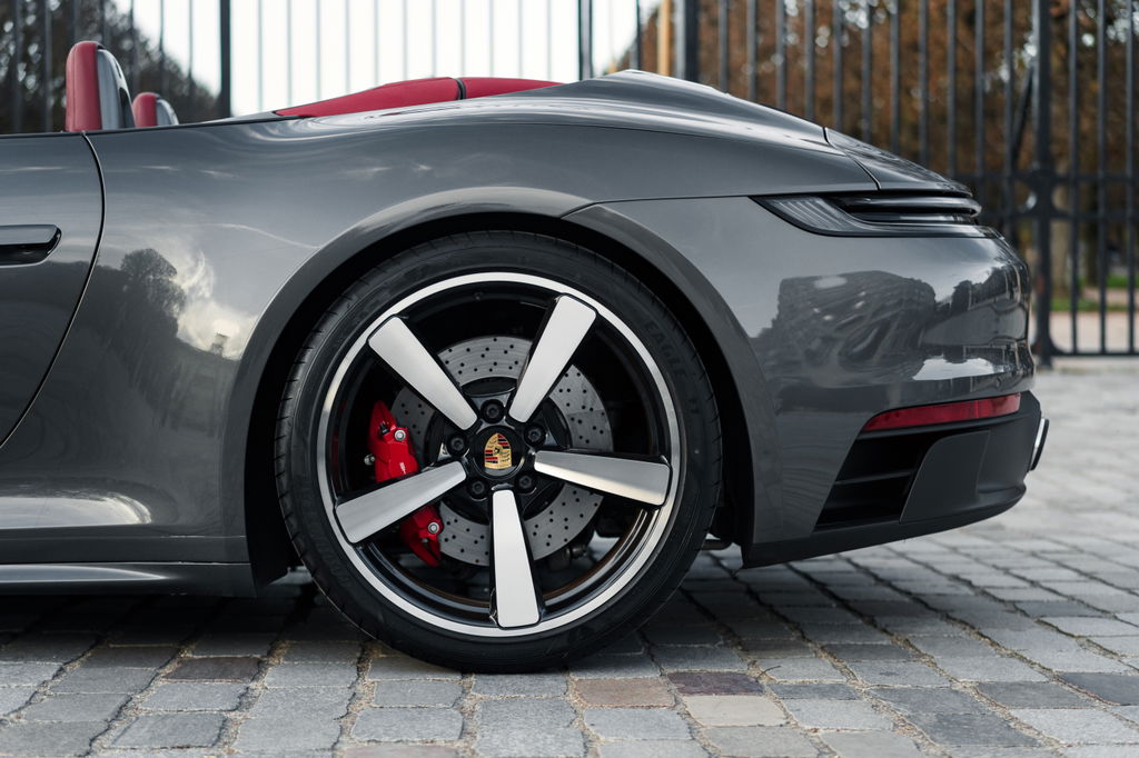 Porsche 992 Carrera 4 GTS