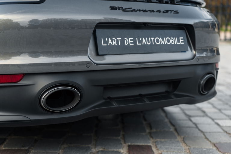 Porsche 992 Carrera 4 GTS