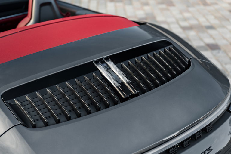 Porsche 992 Carrera 4 GTS