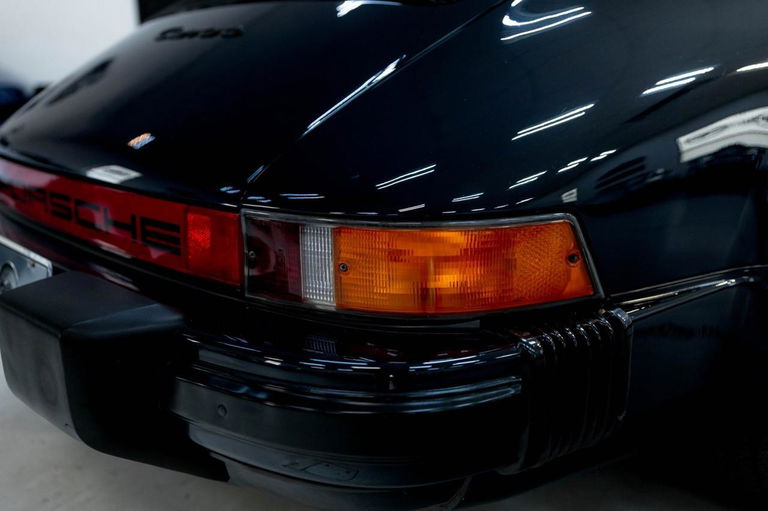 Porsche 911 Carrera 3.2 (US)