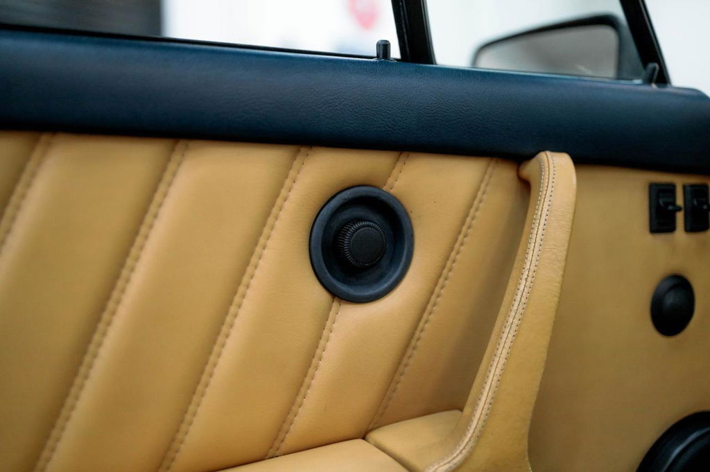 Porsche 911 Carrera 3.2 (US)