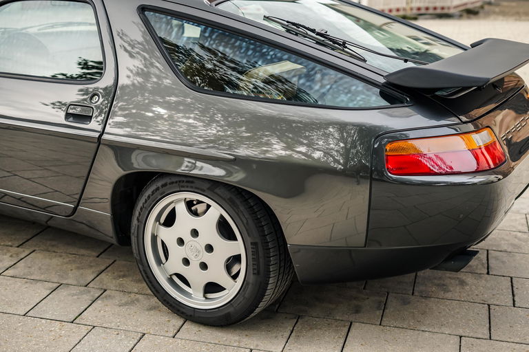 Porsche 928 GT
