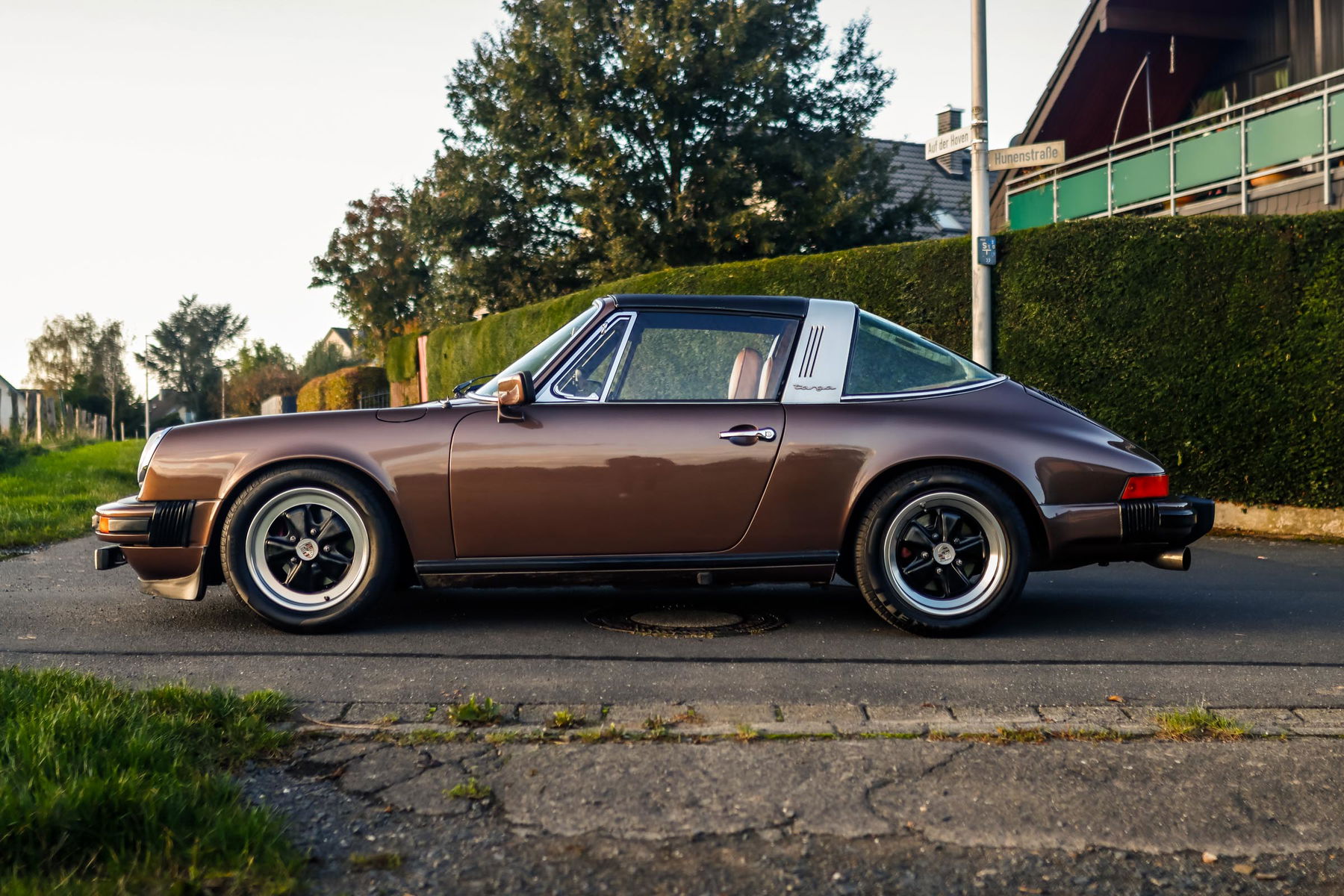 マルーン 1983 Datsun 280ZX Turbo 5-speed | Beverly Hills Car Club