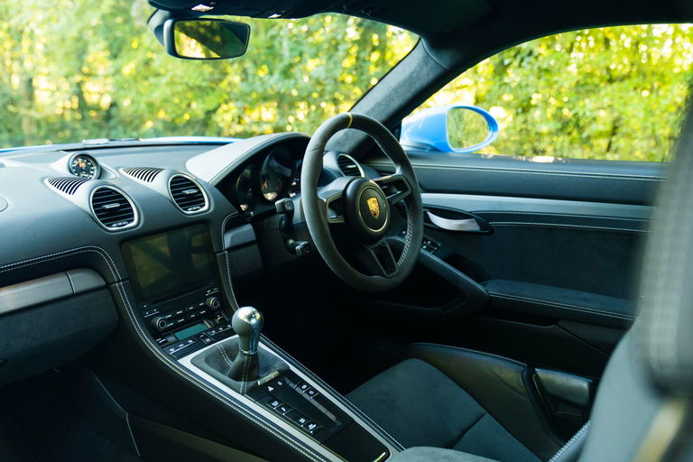 Porsche 718 Cayman GT4