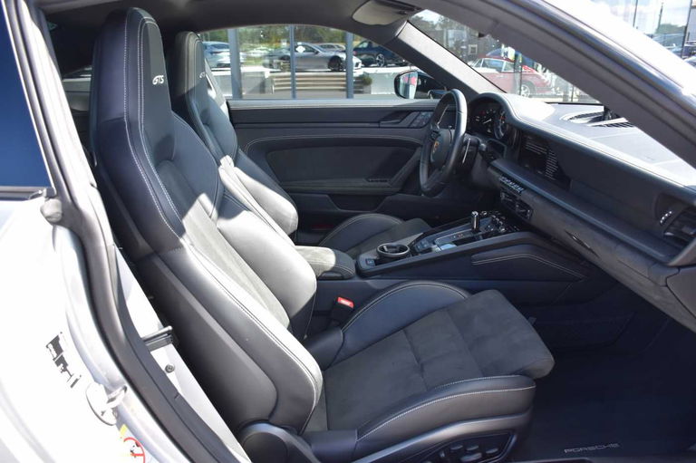 Porsche 992 Carrera 4 GTS