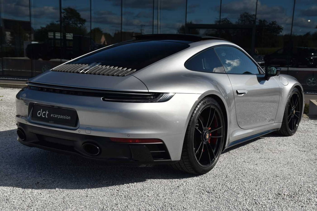 Porsche 992 Carrera 4 GTS