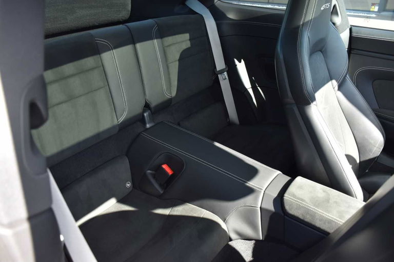 Porsche 992 Carrera 4 GTS