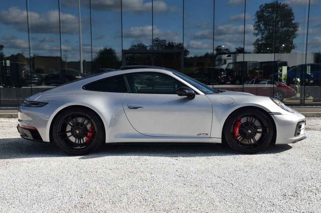 Porsche 992 Carrera 4 GTS