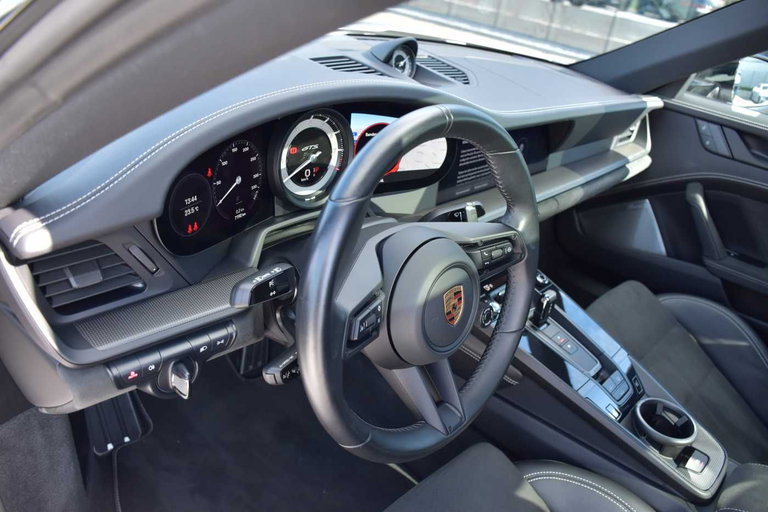 Porsche 992 Carrera 4 GTS