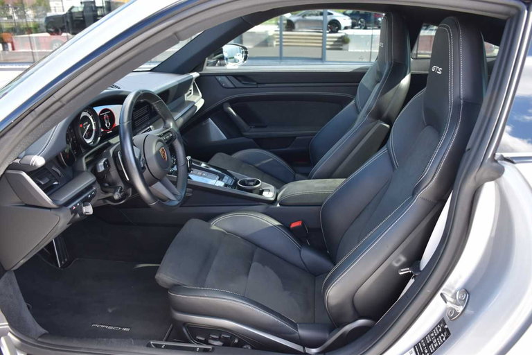 Porsche 992 Carrera 4 GTS