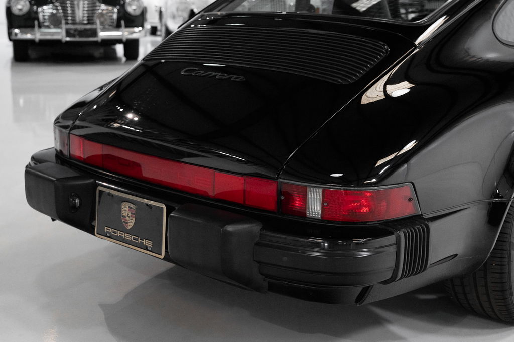 Porsche 911 Carrera 3.2 (US)