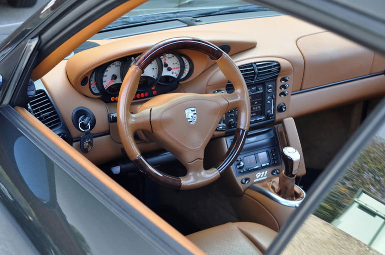 Porsche 996 Carrera 4 Millennium Edition