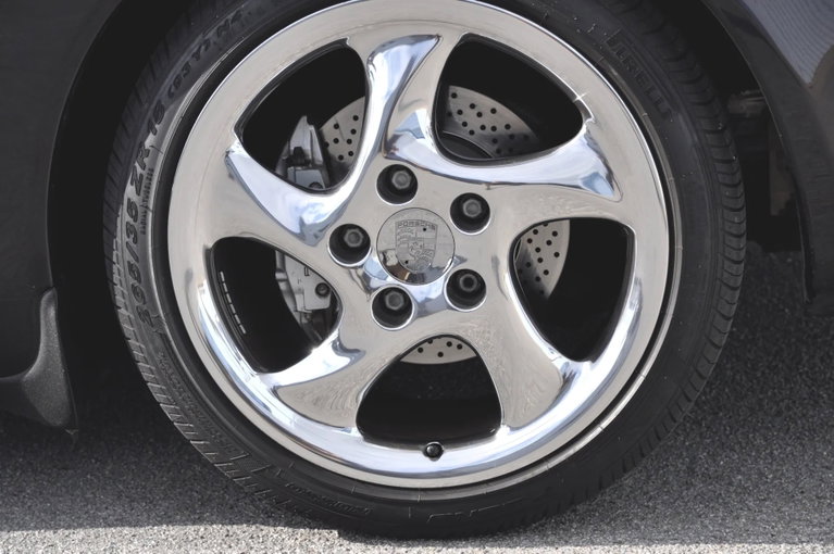 Porsche 996 Carrera 4 Millennium Edition