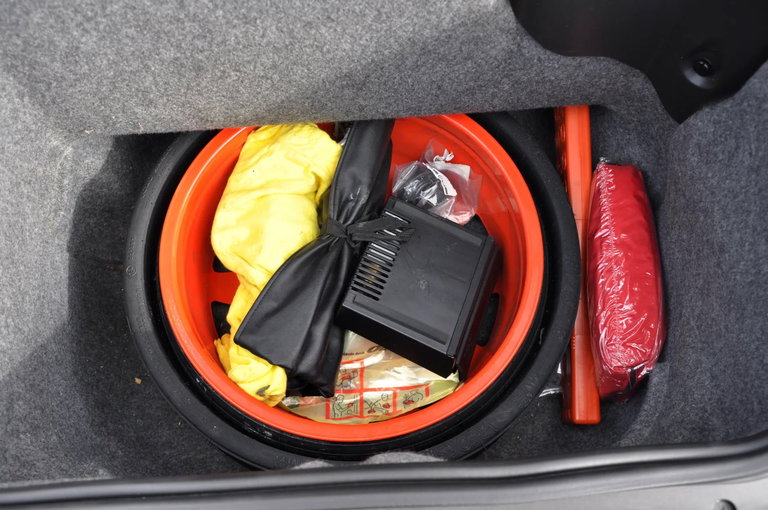 Porsche 996 Carrera 4 Millennium Edition