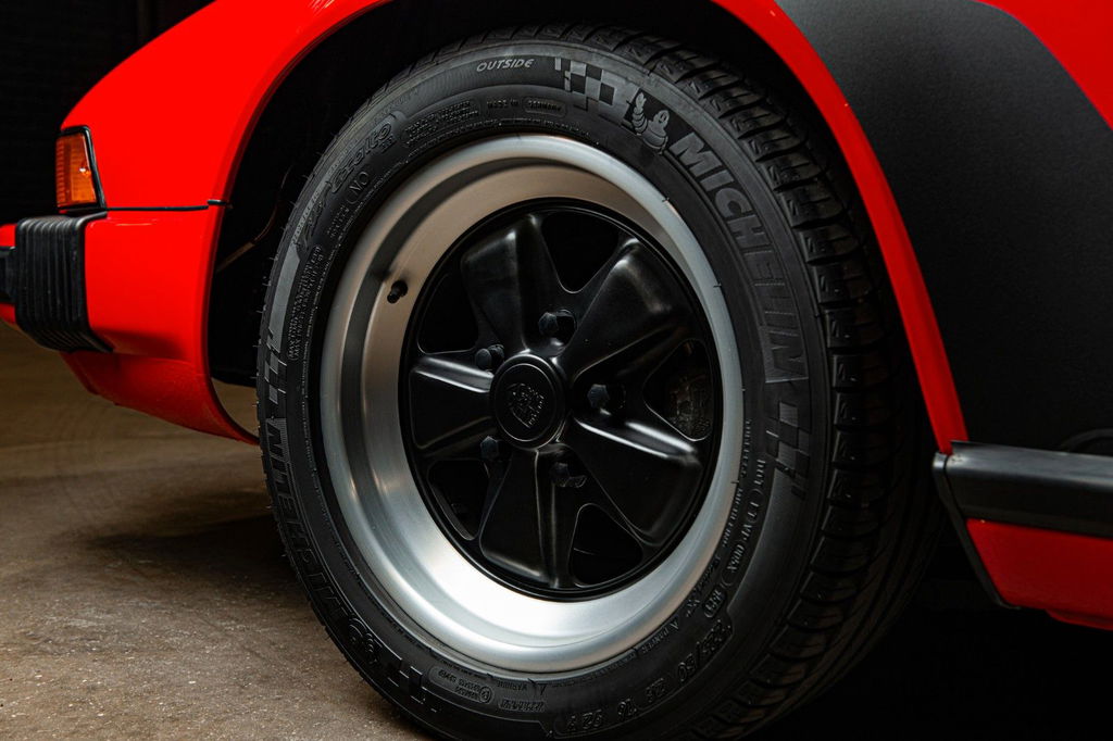 Porsche 911 Carrera 3.2