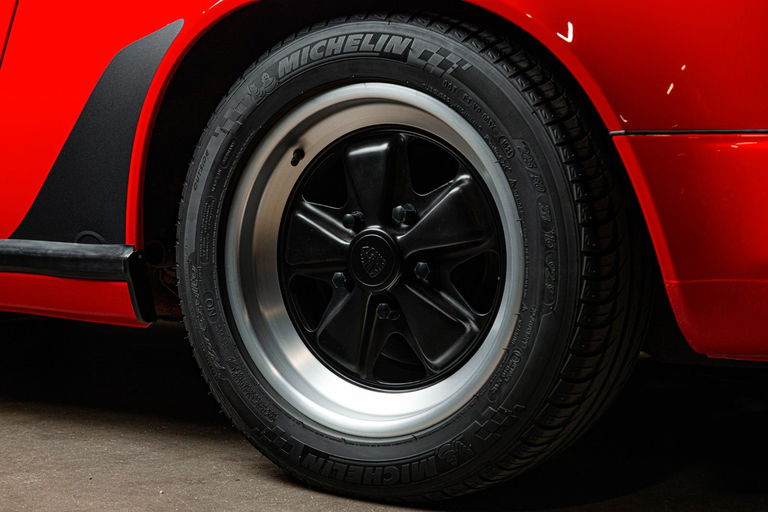 Porsche 911 Carrera 3.2