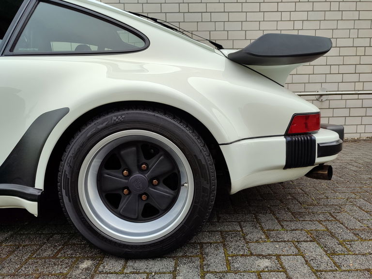 Porsche 911 Turbo 3.3