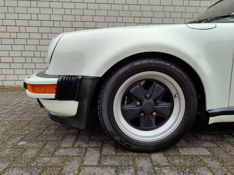 Porsche 911 Turbo 3.3