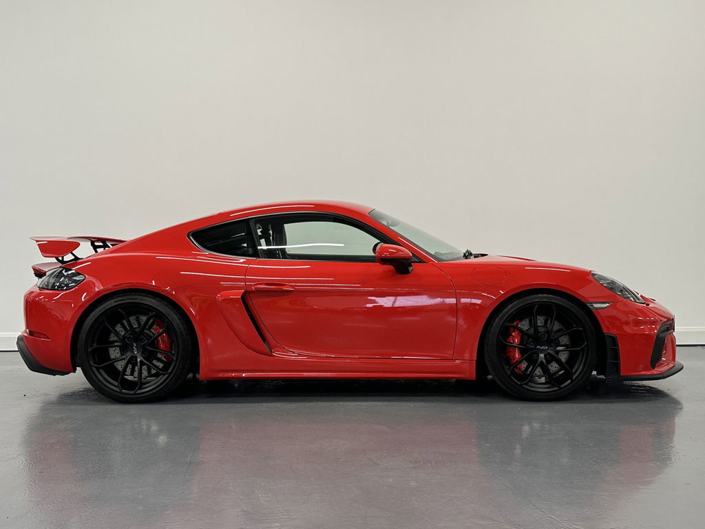 Porsche 718 Cayman GT4
