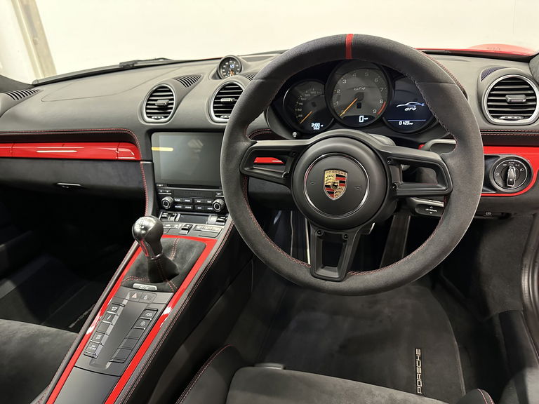 Porsche 718 Cayman GT4